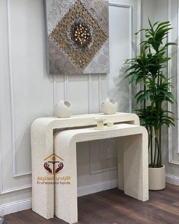 طقم طاولتين مدخل بتشطيب رش أمريكي محبب – أناقة ناعمة بتصميم عملي وعصري