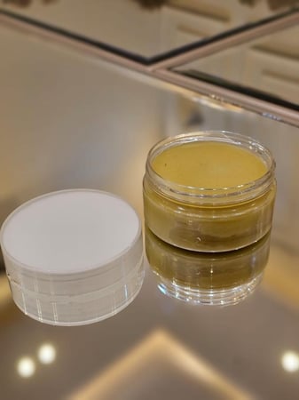 كريم شمع نحل