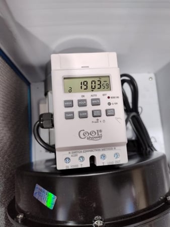 جهاز تبريد مياه الخزان كول شاور المطور مع جهاز تايمر  COOL SHOWER XL