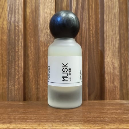 مسك LEATHER