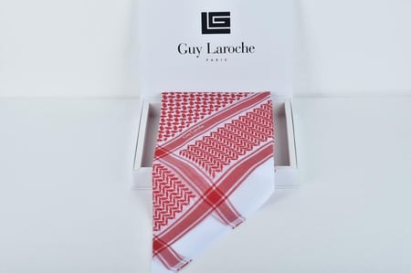 شماغ جي لاروش (إنجليزي)