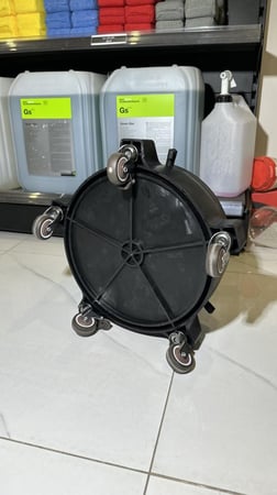 عجلات لسطل الغسيل