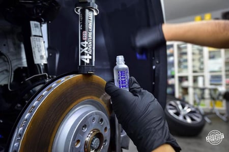 نانو سراميك خاص للبلاستيكات والبطانة الخارجية يدوم الى 36 شهر عبوه 30 ملي من جيون