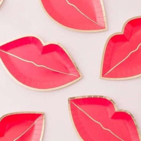 صحون شفايف أحمر | Red Plates Mouth Shape