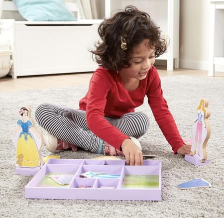 لعبة خشبية تبديل الأزياء عن طريق المغناطيس  الاميرة النائمة + سنوايت تحتوي على ٤٠ قطعة  | +٣ سنوات