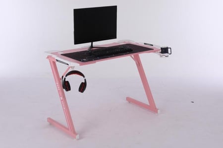 طاوله مكتبية وقيمنق بإضاءة RGB - وردي ابعاد الطاولة : العرض 118cm العمق 60cm الارتفاع 74.4cm حامل كوبحامل سماعةسطح مقاوم للماء والخدش2 مداخل اسلاكسطح بتصميم كاربون فا...