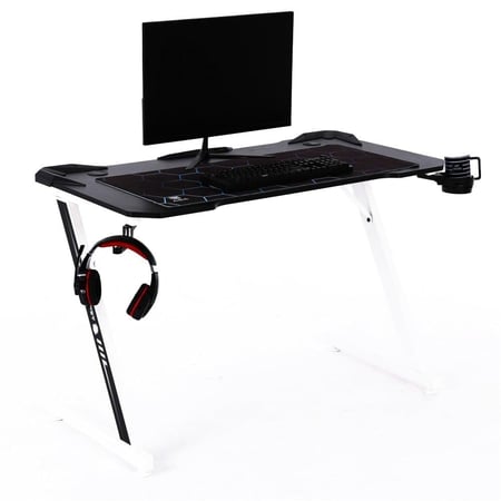 طاوله مكتبية وقيمنق بإضاءة RGB - اسود ابعاد الطاولة : العرض 118cm العمق 60cm الارتفاع 74.4cm حامل كوب حامل سماعة سطح مقاوم للماء والخدش2 مداخل اسلاك سطح بتصميم كاربون فا...