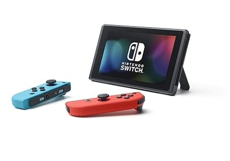 جهاز  نتيندو سويتش مزود بوحدات تحكم Joy-Con باللون الأزرق النيون والأحمر النيون