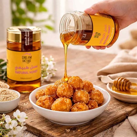 عسل طبيعي بجودة عالية يتميز بالنقاء واللون الذهبي