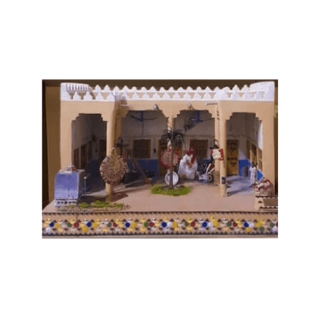 بيت تراثي مصغر بإنارة داخلية