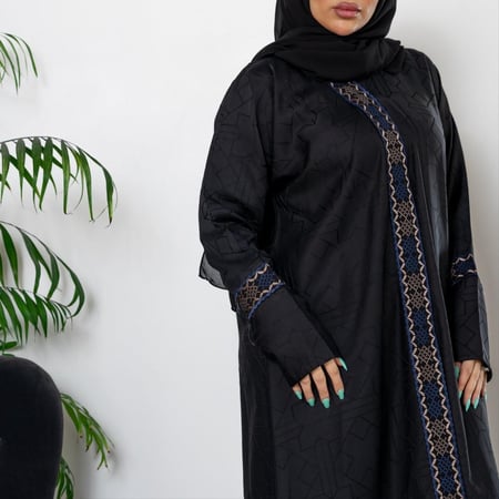 عباية كلاسيك بتطريز خفيف R1014