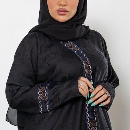 عباية كلاسيك بتطريز خفيف R1014