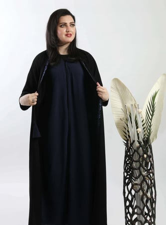 عباية سوداء بقماش مشبوك باللون الأزرق 5081