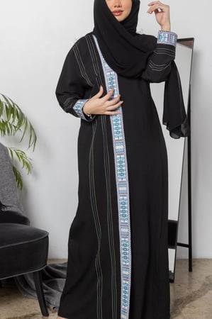 عباية سوداء سادة بتطريز السدو لون اخضر فاتح 1053