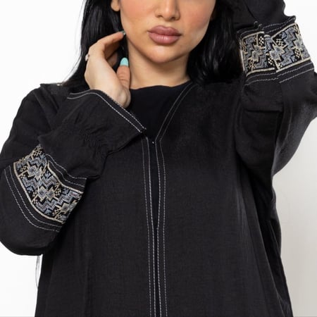 عباية زوم كوري مطرزة بالسدو R1108