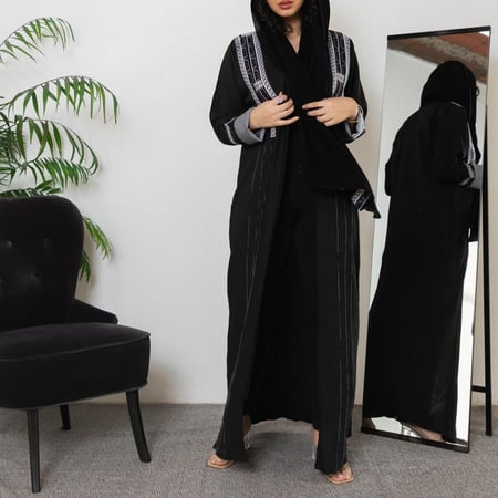 عباية سوداء  بتطريز السدو N1045