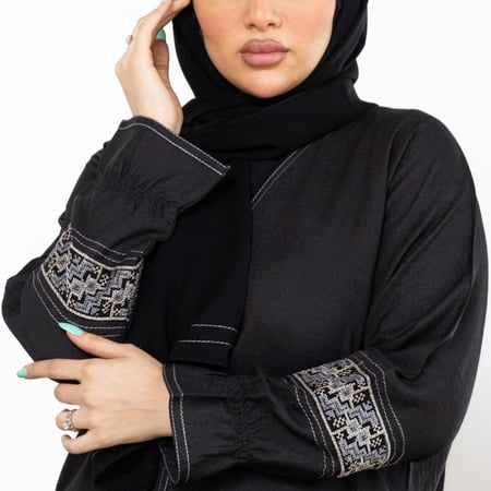 عباية زوم كوري مطرزة بالسدو R1108