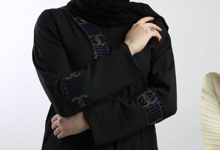 عباية سوداء وكلفة تصميم بسيط وراقي 5085