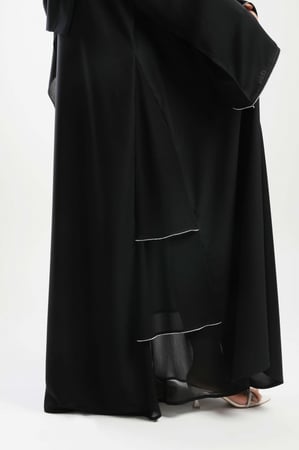 عباية سوداء بتصميم مميز 5045