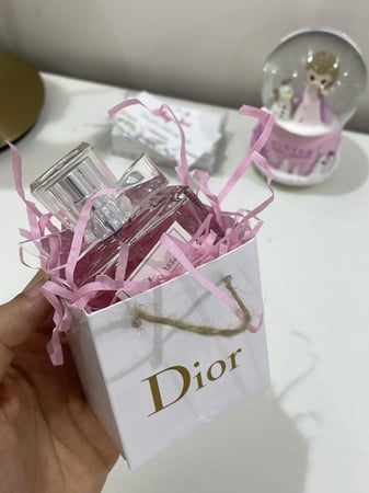 توزيعات عطر بديل ديور الوردي بالحبه