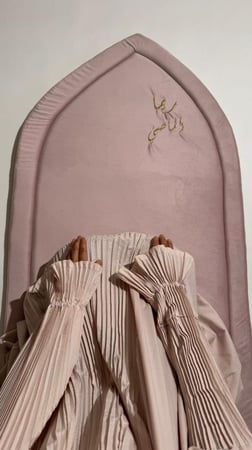 طقم صلاة باليسيه وردي - شرشف وسجادة مخمل فاخرة