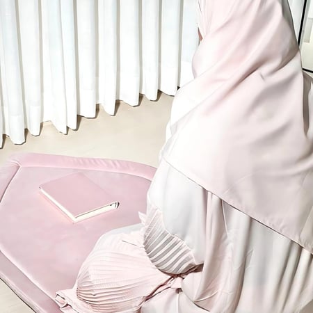 طقم سجادة صلاة و شرشف صلاة - لون وردي