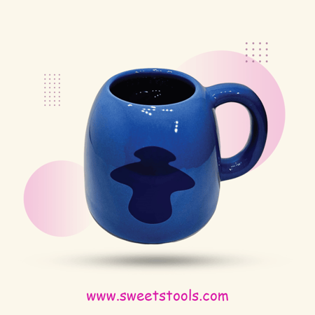 خلفية الكوب باللون الأزرق اللامع ومقبض سميك