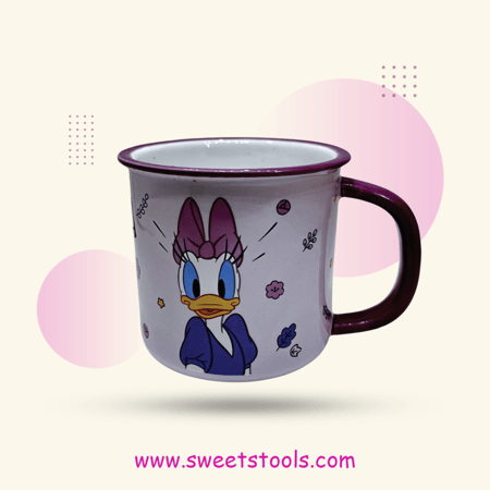 صورة مقبض الكوب البنفسجي مع نقوش خفيفة وألوان ناعمة