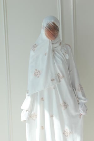 طقم شيري  - اوف وايت