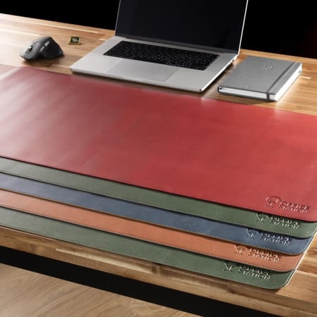 وسادة مكتب جلدية