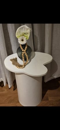 طاوله خدمه بشكل قلب بسطح خشب سنديان