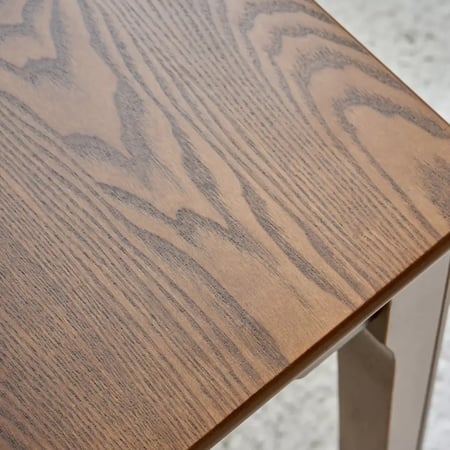 طاولة خشبية جانبية