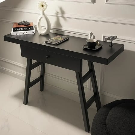 مدخل خشب اسود مع درج