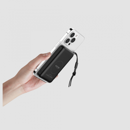 شاحن لاصق بسعة 10 الف امبير - اسود