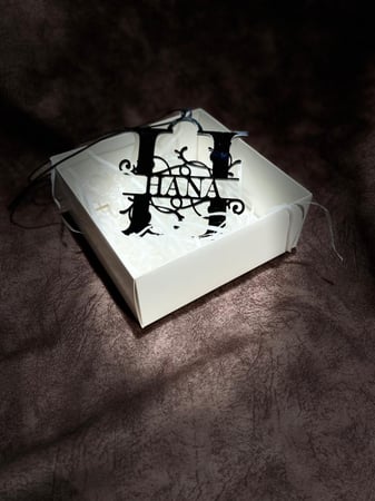 تعليقه مزخرفه