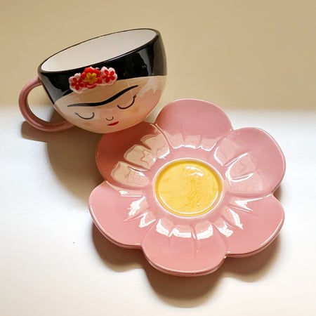 كوب فتاة الورد