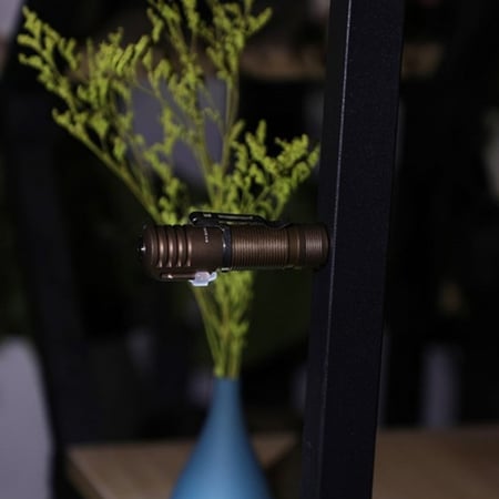 مزود بمغناطيس بالخلف