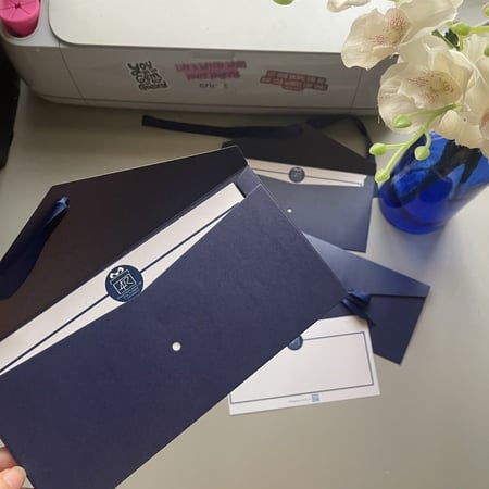 كرت ( كتابتها في الملاحظات )