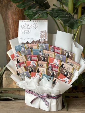 باقة  شوكلاته يوم التأسيس ""30 حبة ""مع تاق بالاسم