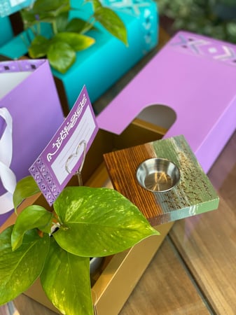 عيدية كاملة بوكس مع الكيس و"المبخرة" و الشوكلاته و شجرة البوتس الطبيعيه