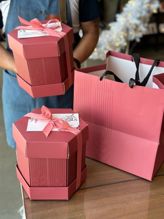 العيديات السداسيه بالورد والشوكلاتة