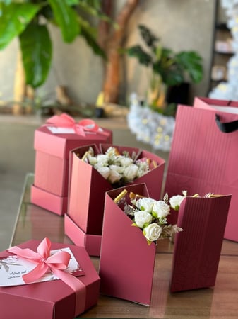 العيديات السداسيه بالورد والشوكلاتة