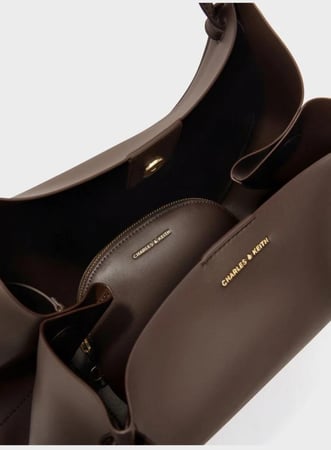 شنطة كالا من تشارلز اند كيث