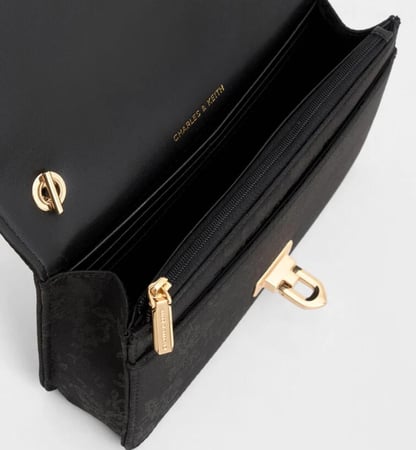 شنطة تشارلز اند كيث