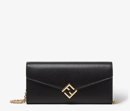 محفظة بسلسلة من فندي