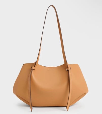 شنطة كالا من تشارلز اند كيث