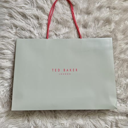 كيس تيد بيكر وسط