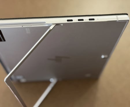 أجهزة النخبة HP ELITE X2 G4 المتحولة لابتوب / تابلت مستخدمة /معالج i7 / الرام 16 قيقا / القرص 256 قيقا