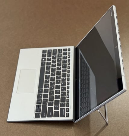 أجهزة النخبة HP ELITE X2 G4 المتحولة لابتوب / تابلت مستخدمة /معالج i7 / الرام 16 قيقا / القرص 256 قيقا