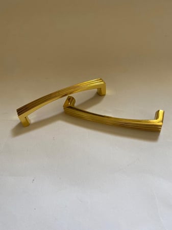 زوج مقابض يد متوفر لونين مقاس 10